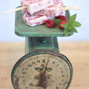 Vintage Kitchen Scale